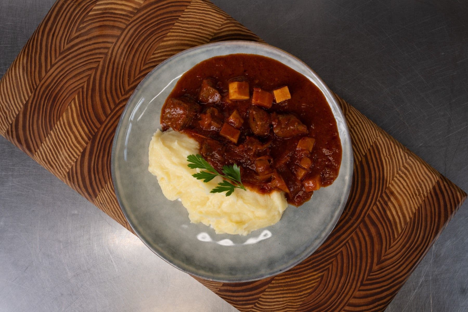 Gryderet med kartoffelmos fra en tidligere MÆSK-ugemenu