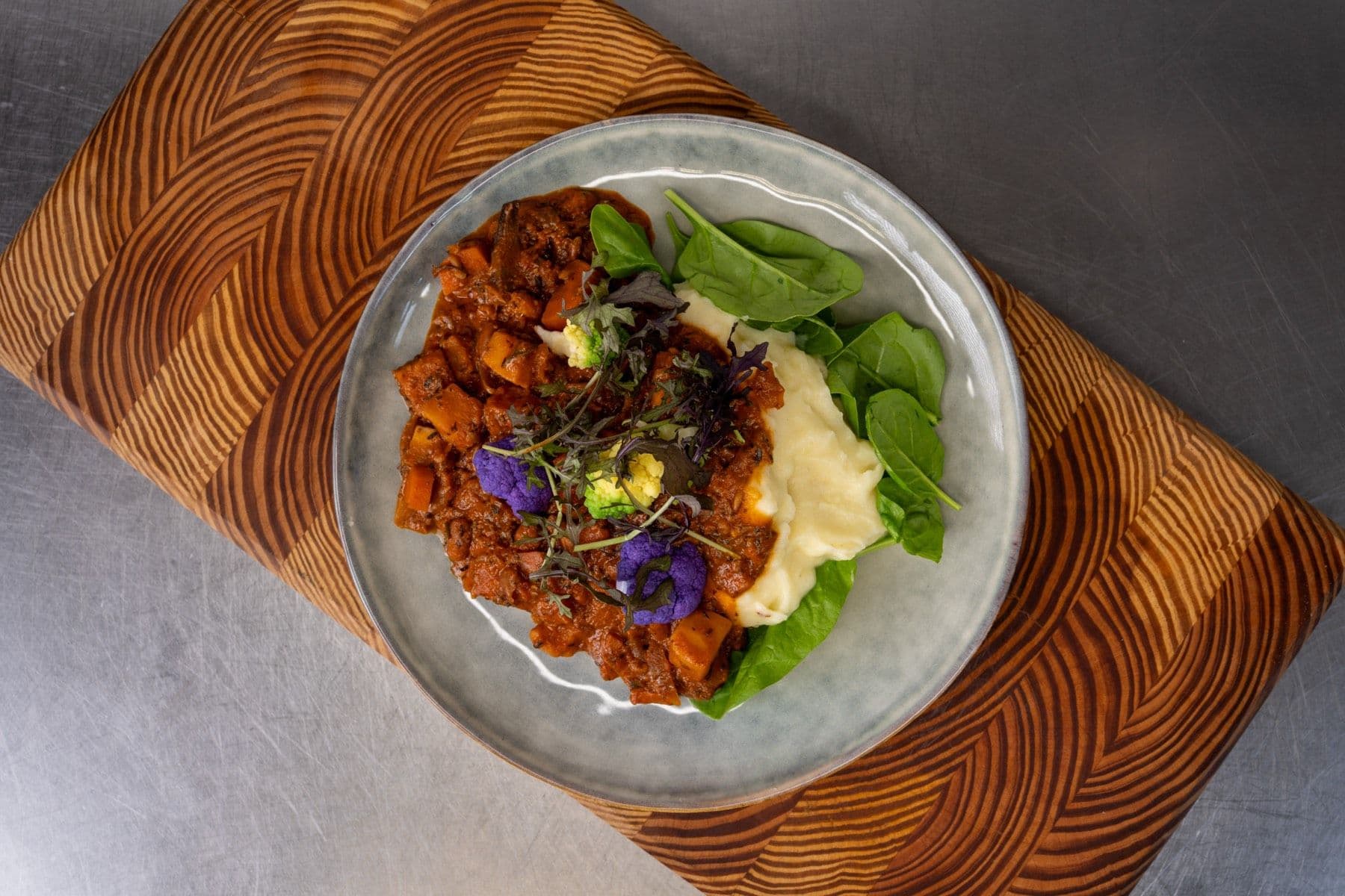 Ragout med kartoffelmos og spinat fra en tidligere MÆSK-ugemenu