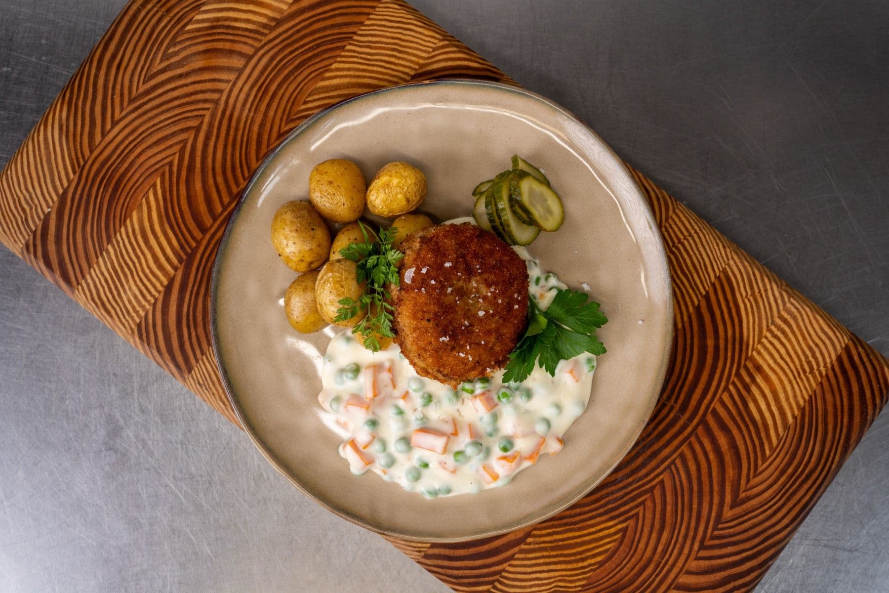 Sprød ret med nye kartofler og grøntsager fra en tidligere MÆSK-ugemenu